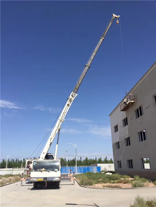 义乌市“轻装强干”—— 吊车的 “轻量化臂架” 技术